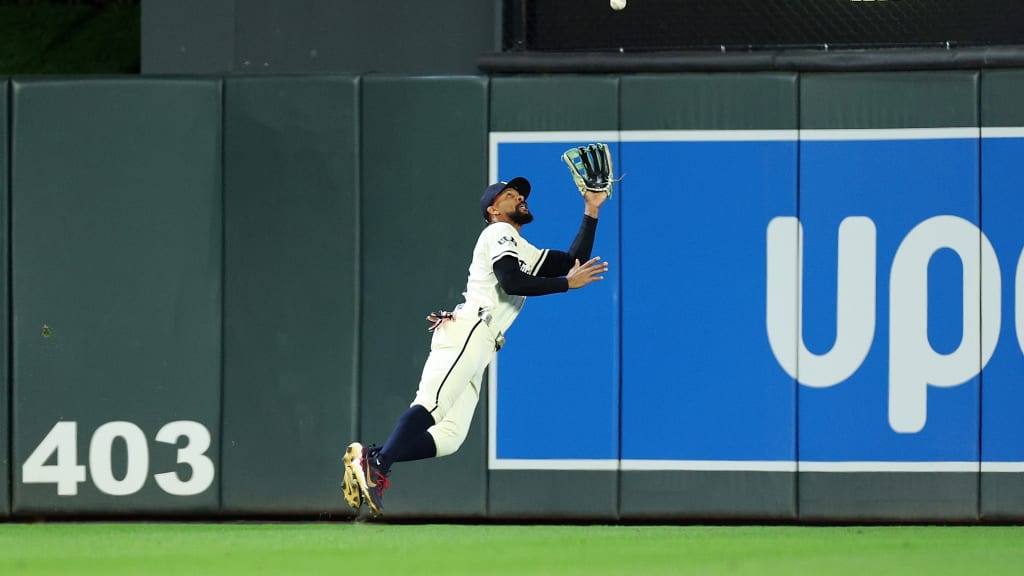 Byron Buxton's INCREDIBLE diving catch to end game