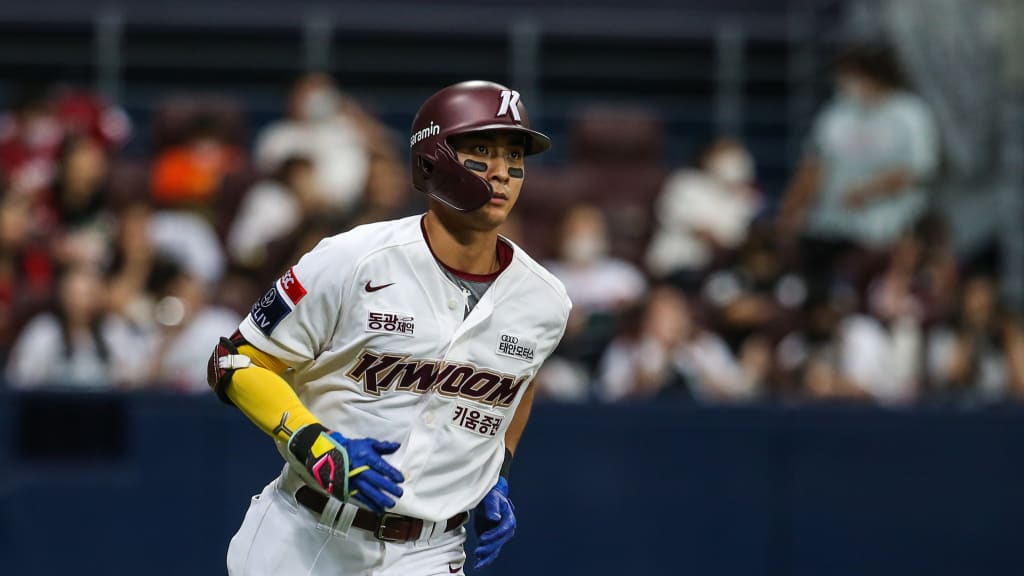 handsome korean baseball players