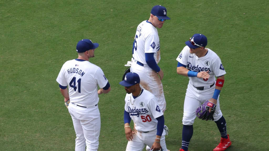 Dodgers turn two, seal win