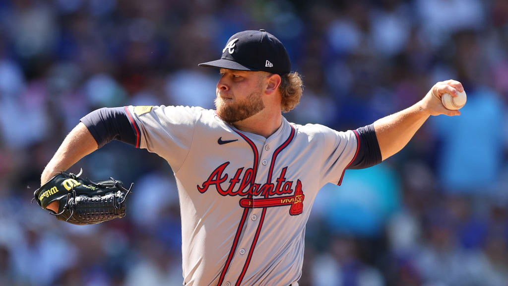 A.J. Minter signs two-year deal with Mets 