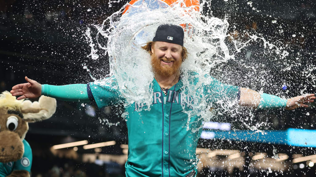 Justin Turner walks it off for the Mariners