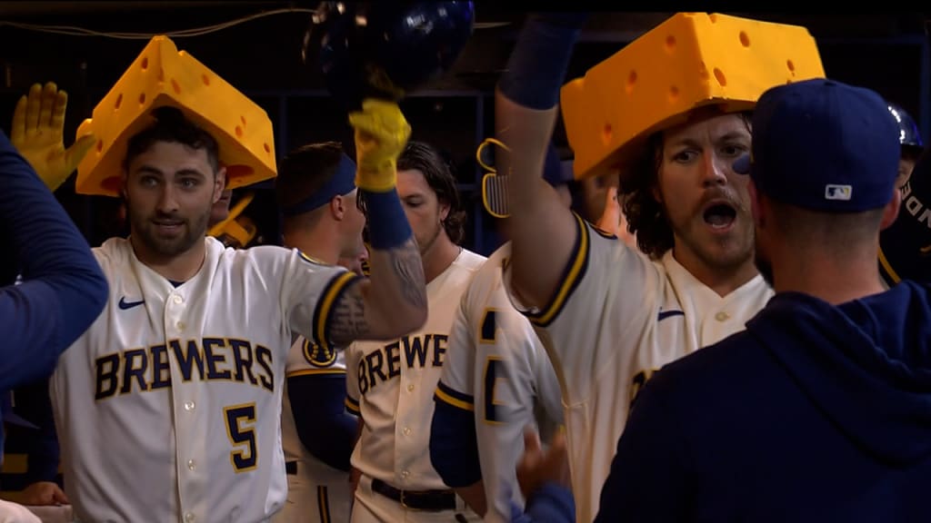 Brewers go back-to-back in 7th