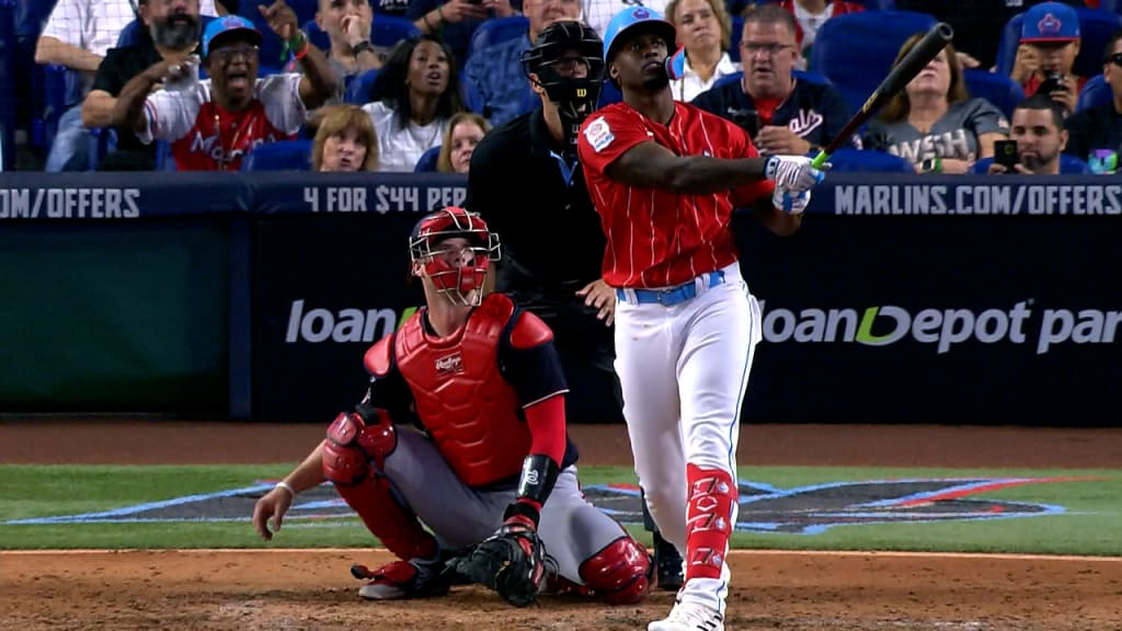 Soler, Marlins top Reds to gain ground in wild-card race