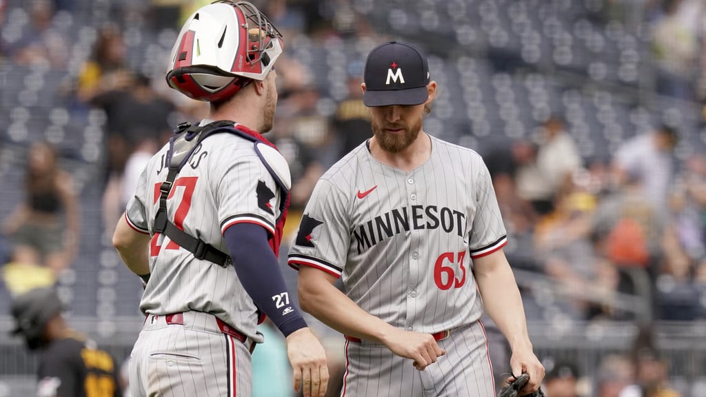 Josh Staumont secures the Twins' win 