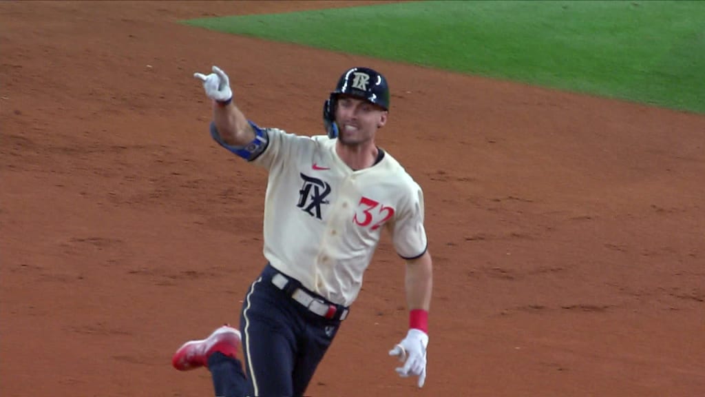 Carter's three-run homer (3)