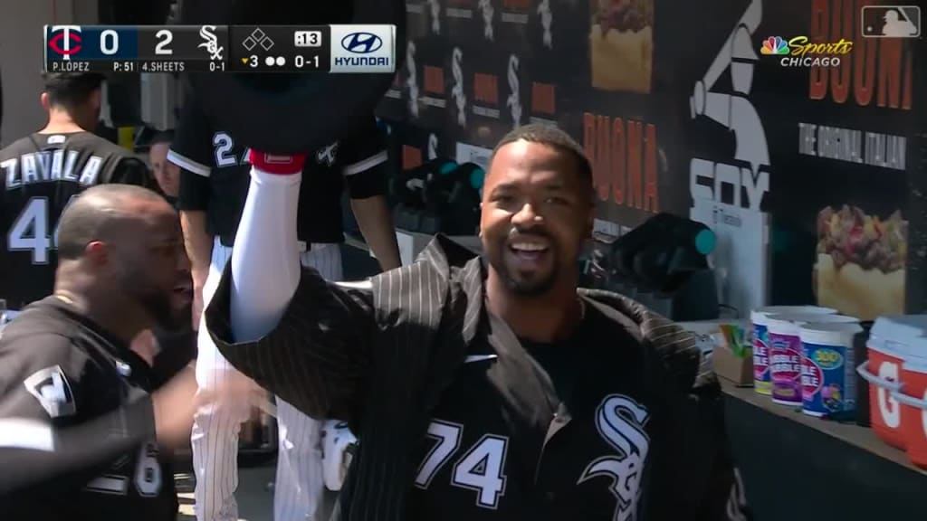 Eloy Jiménez's two-run HR (4) 