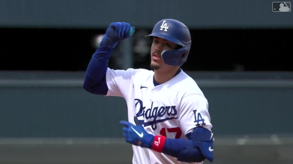 Muncy's walk-off slam gives Dodgers 10-6 win over Phillies