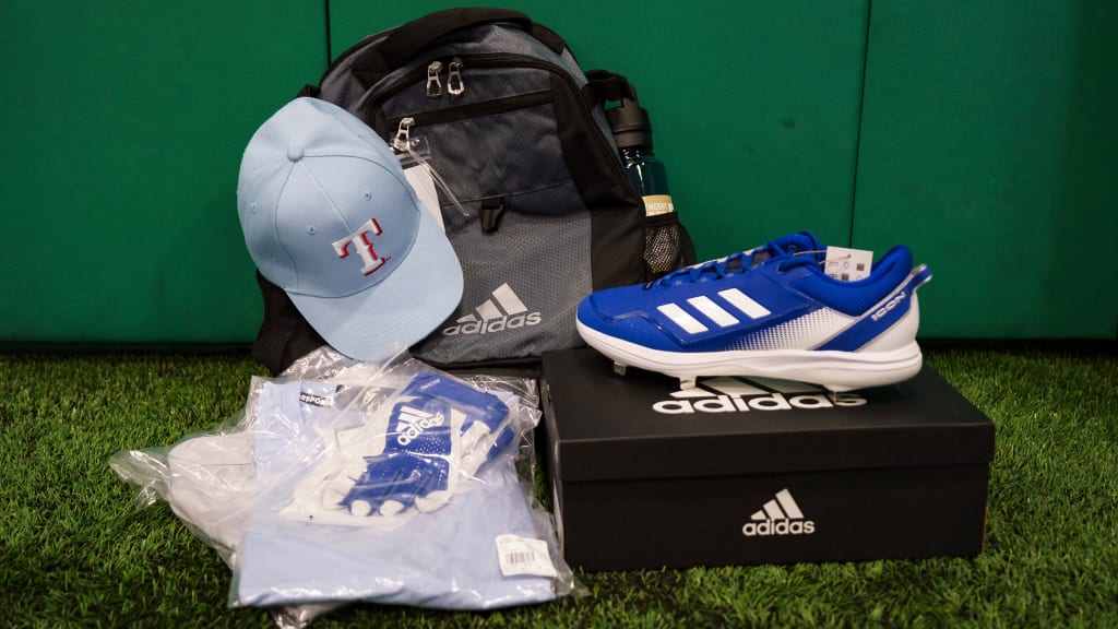 Each participant went home with gear thanks to the Seagers. (Bailey Orr/Rangers)