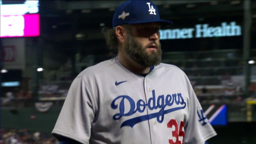 Dodgers Video: Clayton Kershaw Works Out In Rain During Charity
