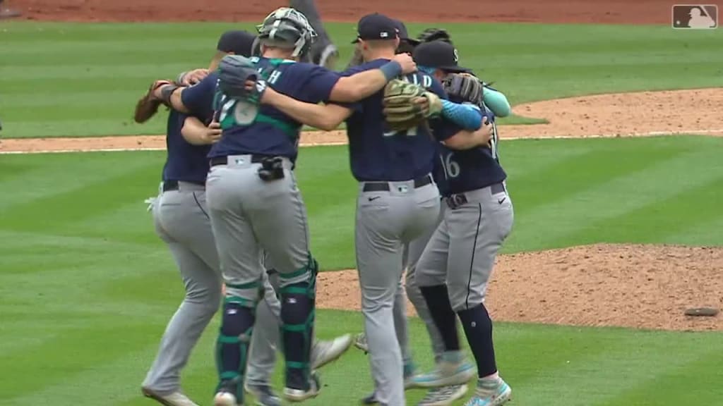 Raleigh completes Mariners' rally with 2nd homer of game to avoid Blue  Jays' sweep