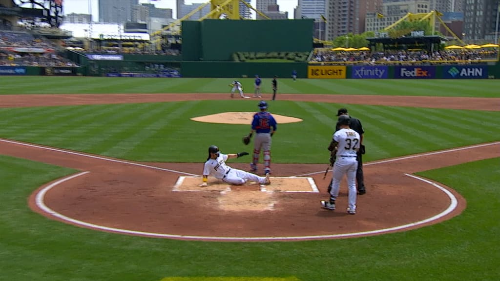 Pirates' Oneil Cruz suffers brutal injury on play at plate vs