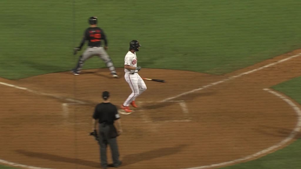Kolten Wong knocks an RBI single in the 6th