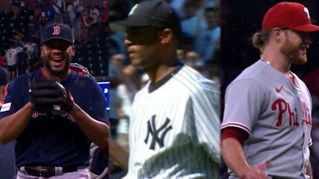 How many pitchers have 400 or more saves? Historic achievement