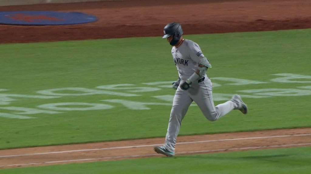 Gleyber Torres grounds out in the 8th