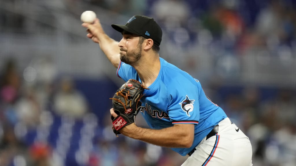 JT Chargois is traded to the Mariners 