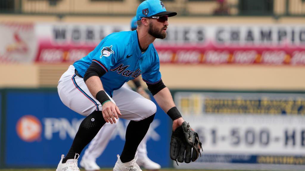 Jon Berti traded to Yankees from Marlins