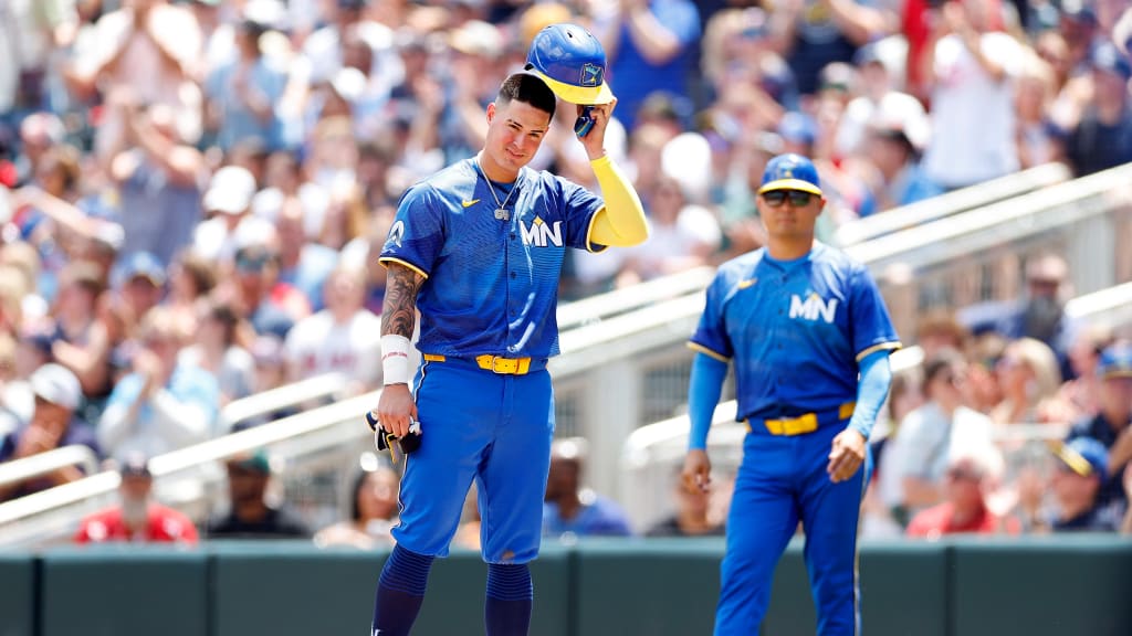 Jose Miranda's RBI single is 11th straight hit