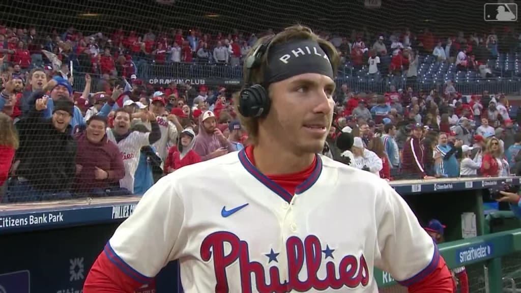 Stott caps 3-run 9th with RBI single, Phillies rally vs. Reds