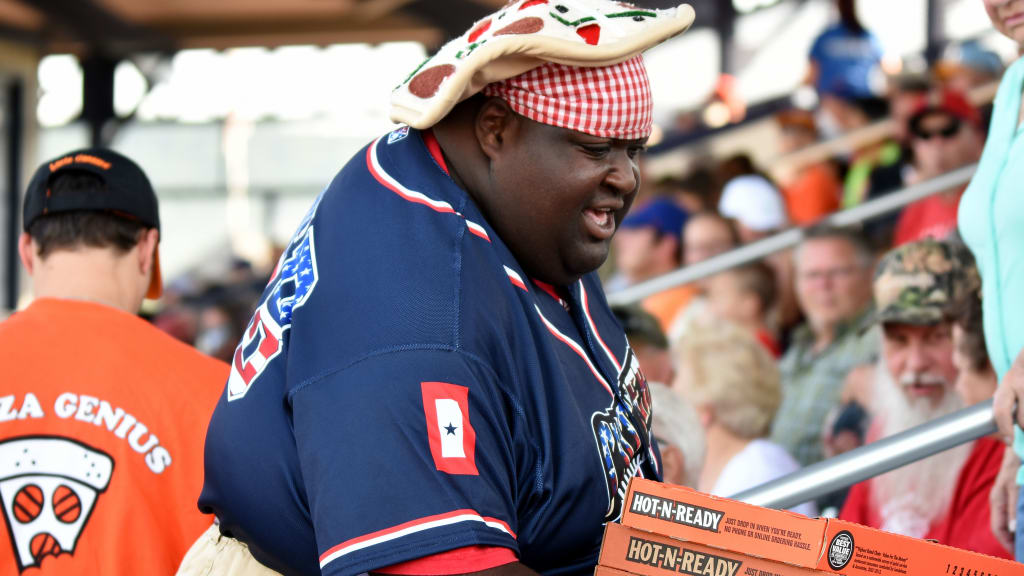 Rhashan delivers pizzas to the Crosscutters crowd in 2017.