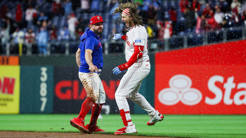 Déjà vu all over again! Phils soak it up in doubleheader sweep
