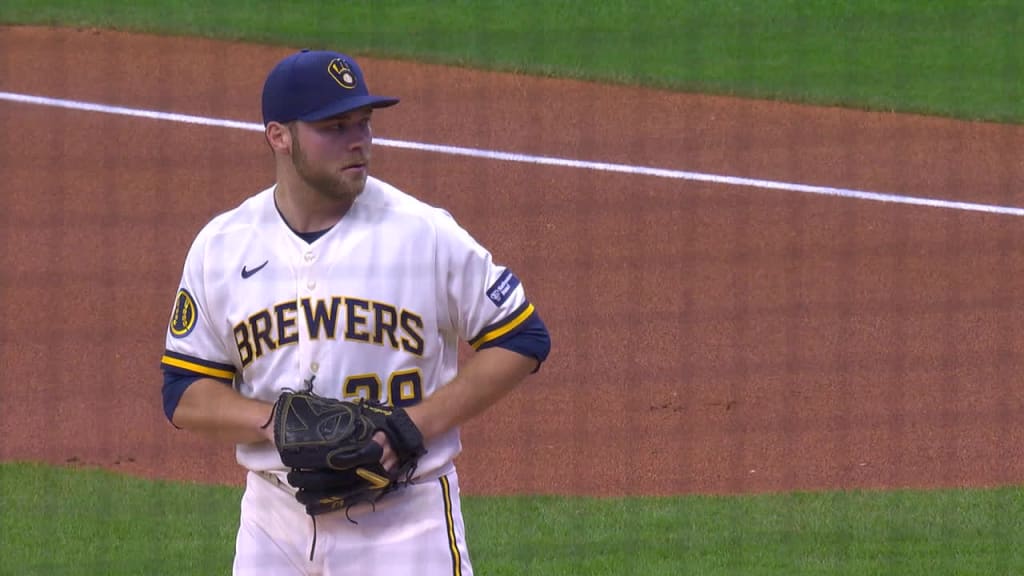 Brewers open series with loss in San Francisco