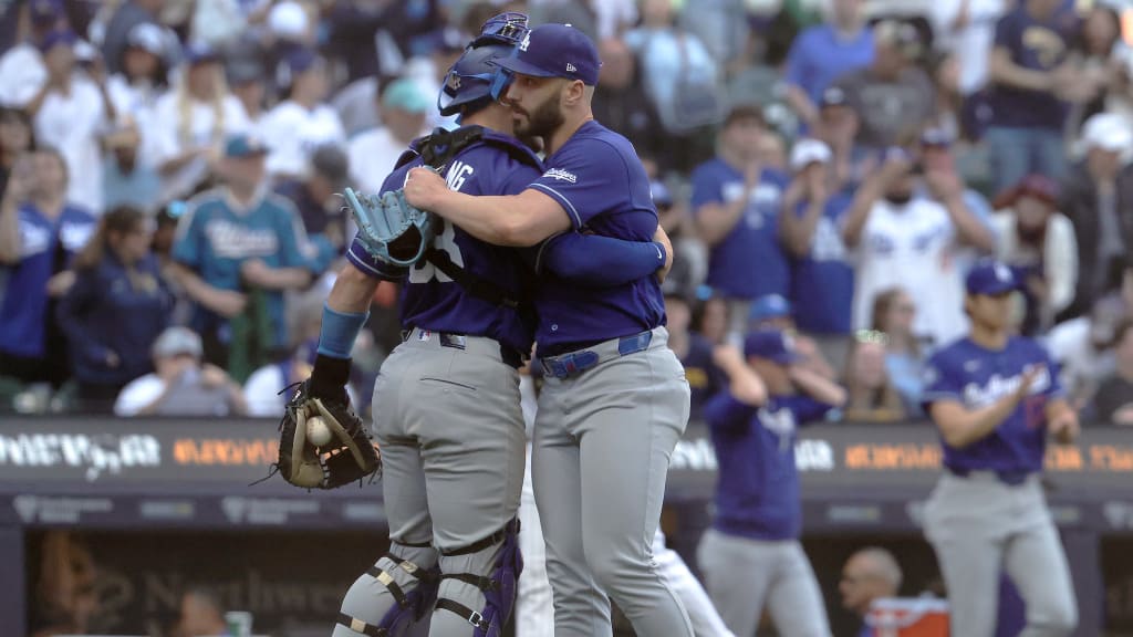 Dodgers' 'relentless' relief corps putting up zeros in record fashion