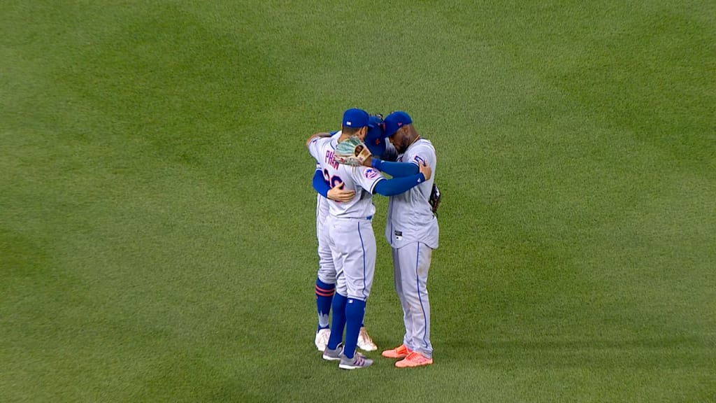 Mets' Francisco Lindor exits vs. Nationals after hit in helmet