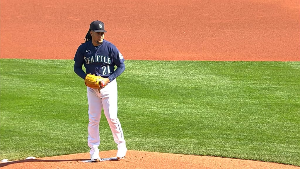 With Mariners' playoff hopes in balance, Luis Castillo takes the mound with  a smile - The Athletic