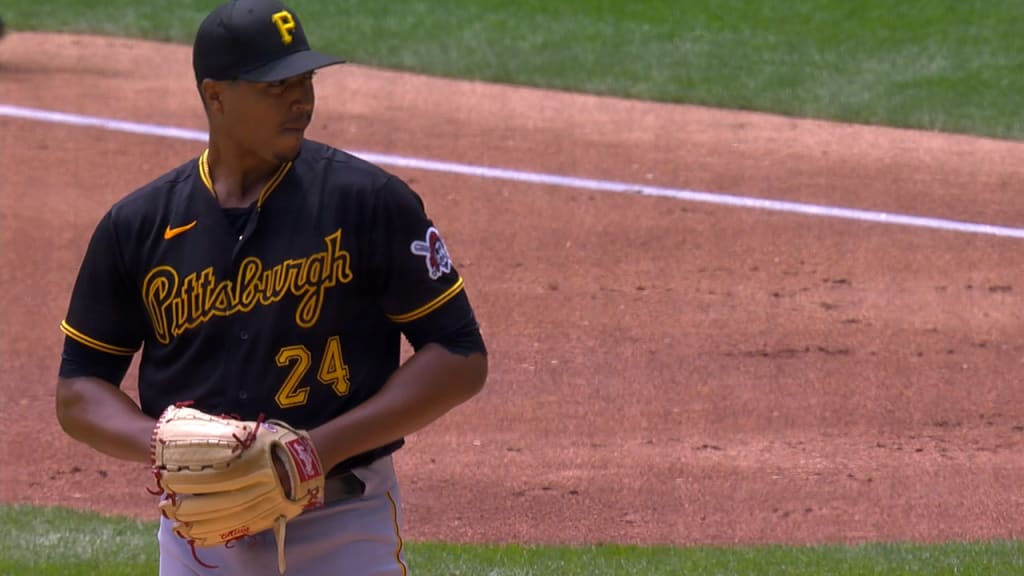 Pirates RHP Johan Oviedo dominates Brewers