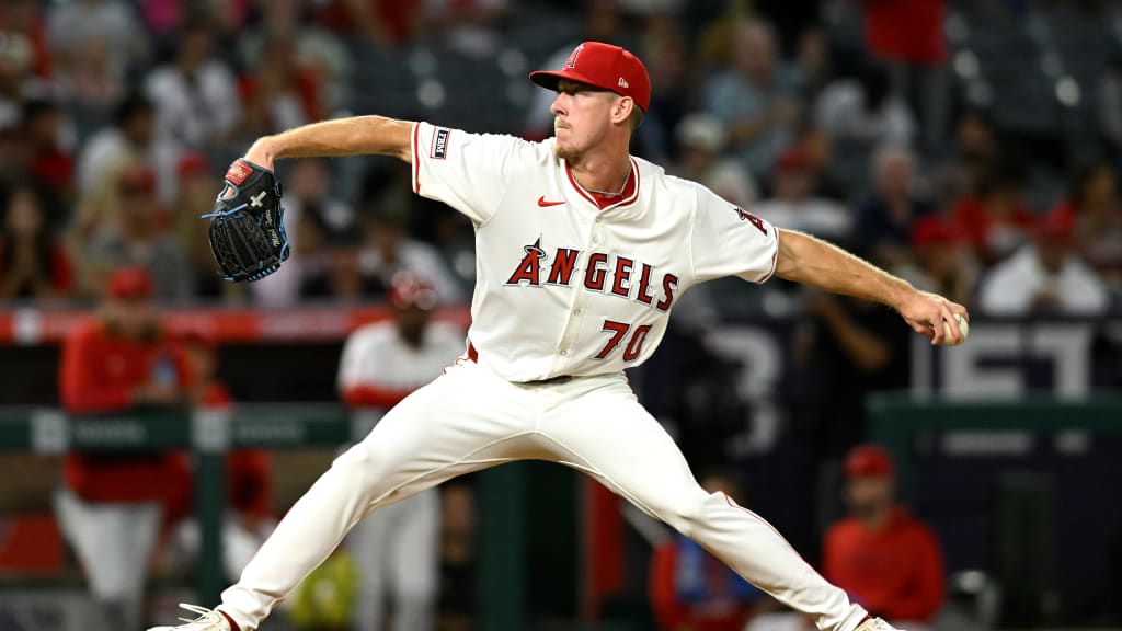 Josh Lowe to miss time with left oblique discomfort