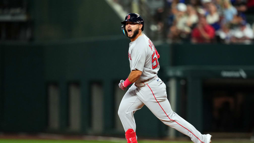 Wilyer Abreu impulsa a Medias Rojas con 2 HR en el Día Inaugural