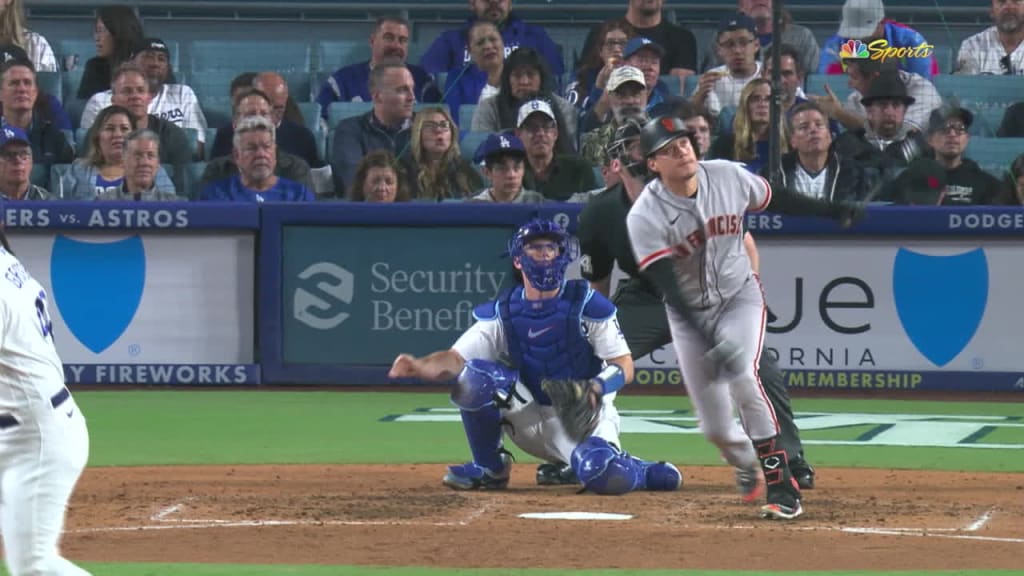 Video: Giants beat Dodgers on crazy close play at first base