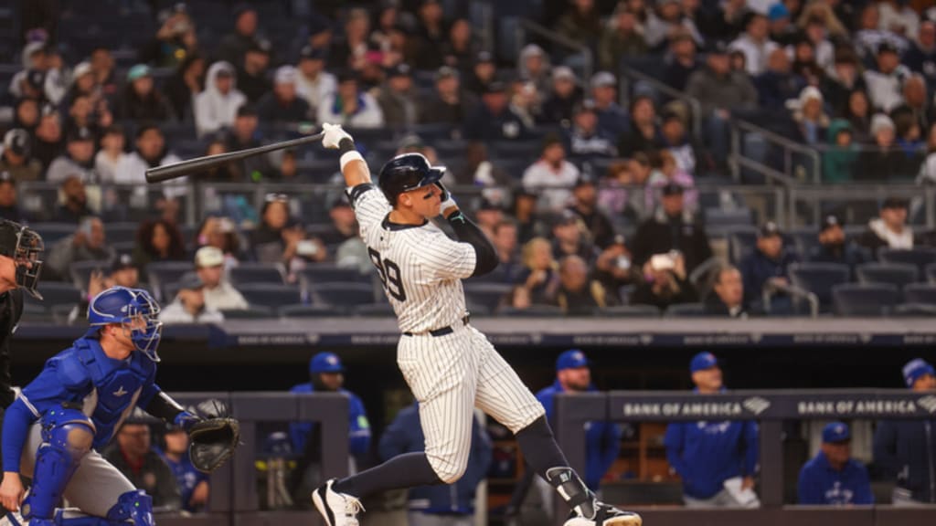 Aaron Judge hits a two-run homer (2)