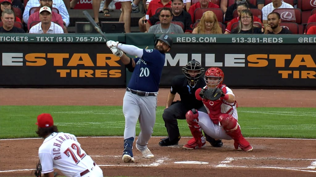 Mariners homer three times in win over Reds