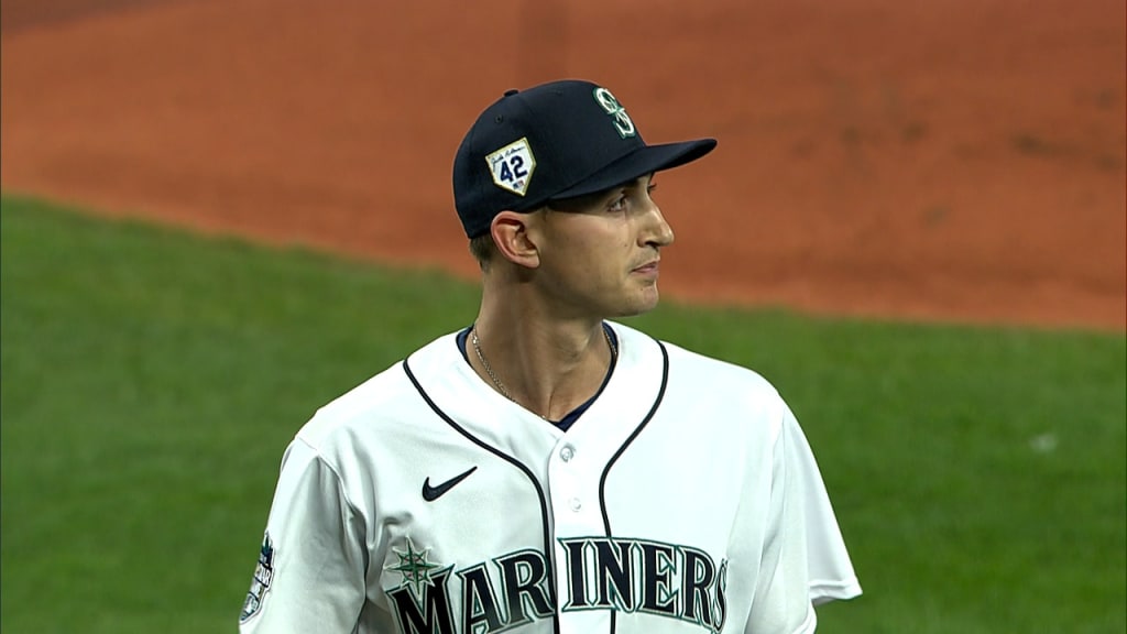 Yankees fan acts like outfielder, runs pole to pole at spring