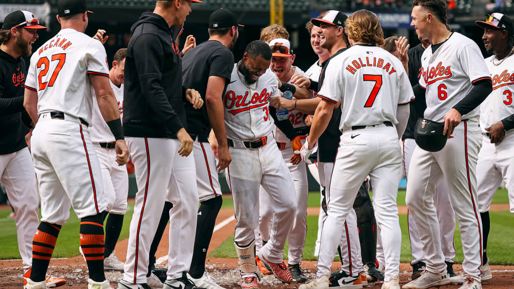 Orioles bashing their way into history books