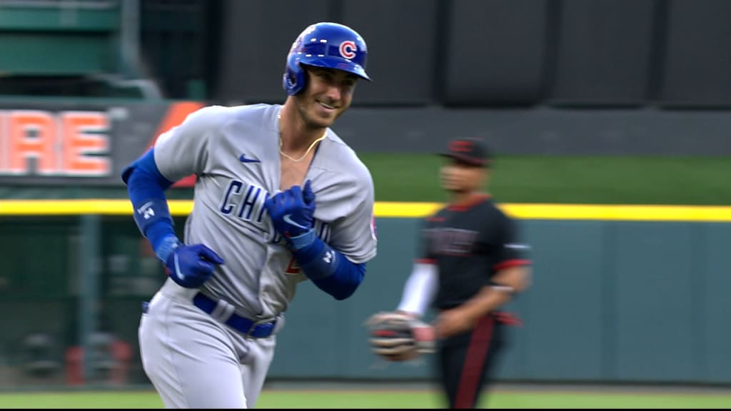 Los Angeles Dodgers Cody Bellinger (C) shakes hands with teammate