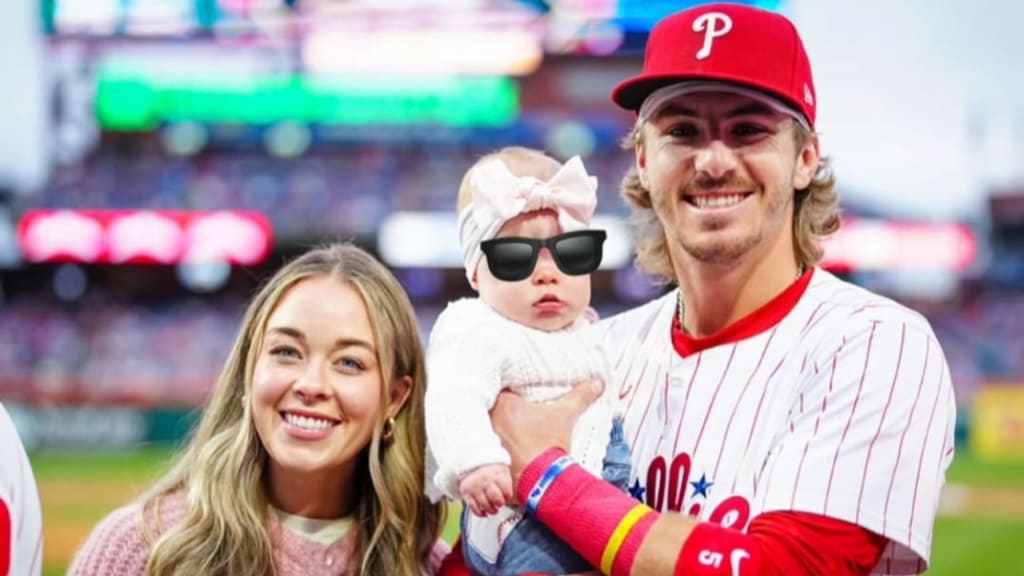 Bryson and Dru Stott with daughter, Braxtyn (Courtesy: bryson_stott10/Instagram)