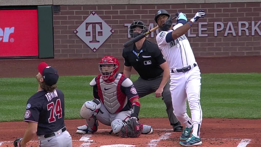 Hernández's two-run homer (15)