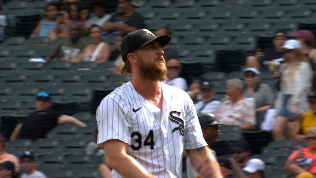 Michael Kopech strikes out Ke'Bryan Hayes to end the top of the 9th