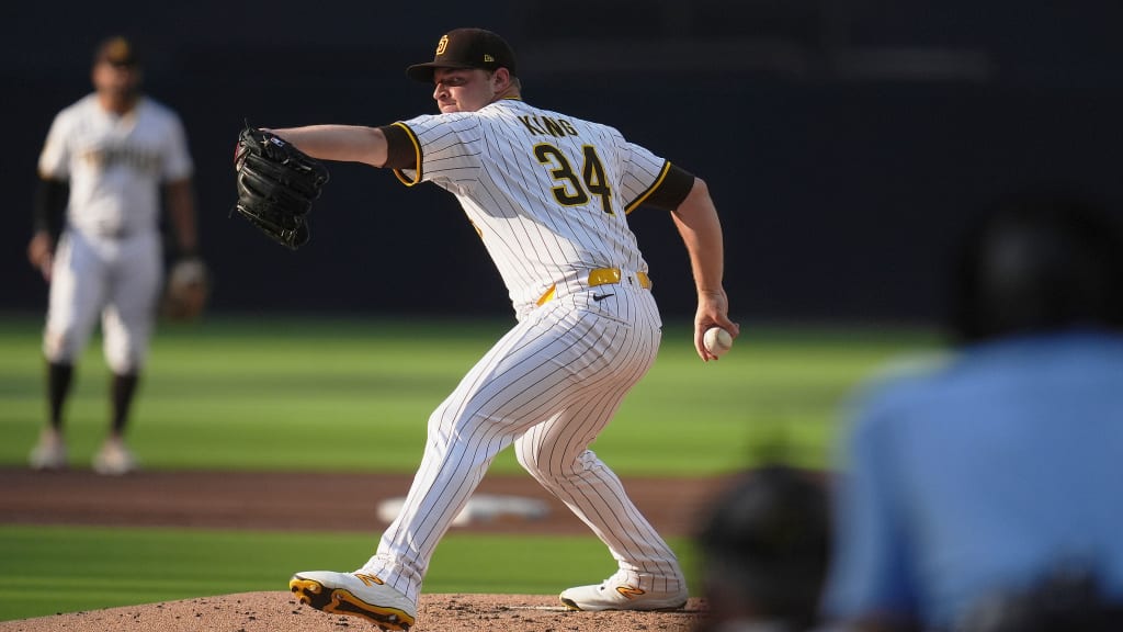 King opts to stay in San Diego, giving Padres a needed boost