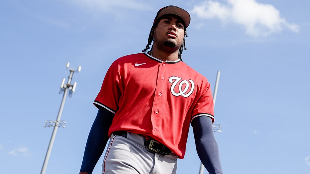 Left or right? Why not both! Wood taking reps in opposite corner