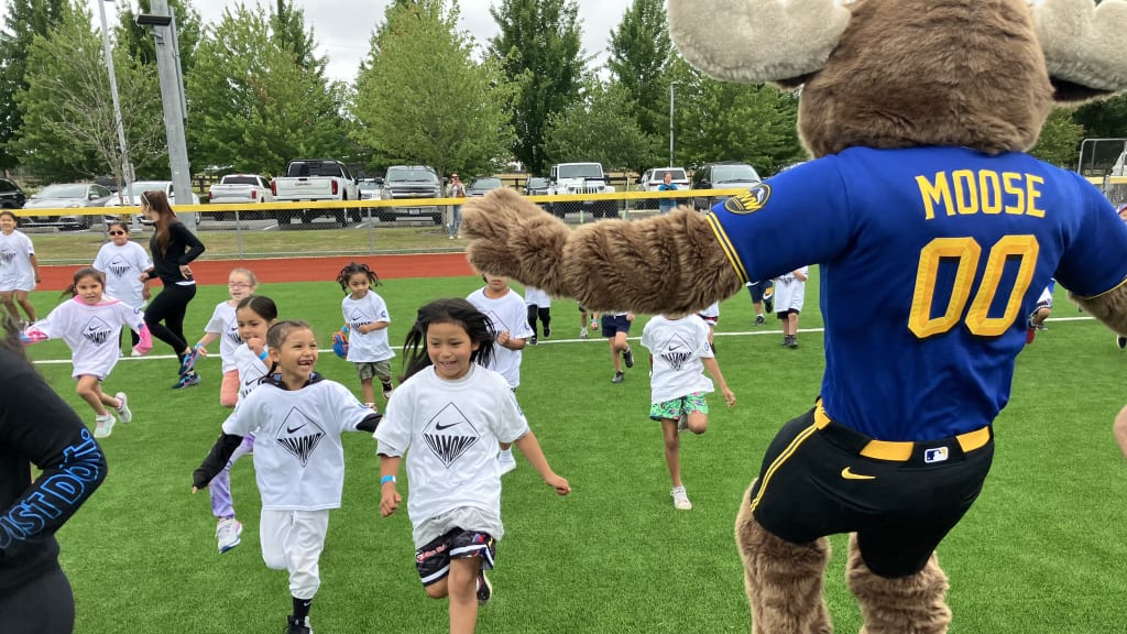 Nike hosts youth baseball camp as part of Dodgers MLB All-Star weekend