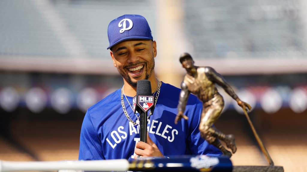Mookie Betts wins 2025 Roberto Clemente Award