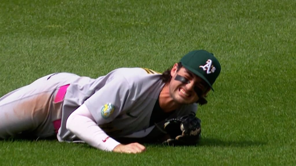 Jacob Wilson suffers injury on diving play