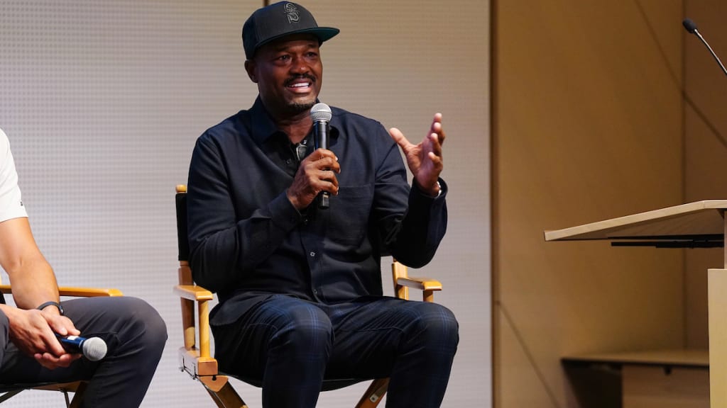 Harold Reynolds speaks to the crowd during the MLB Athletes to Executives panel at MLB headquarters. (Photo by Katherine Woolson/MLB Photos via Getty Images)