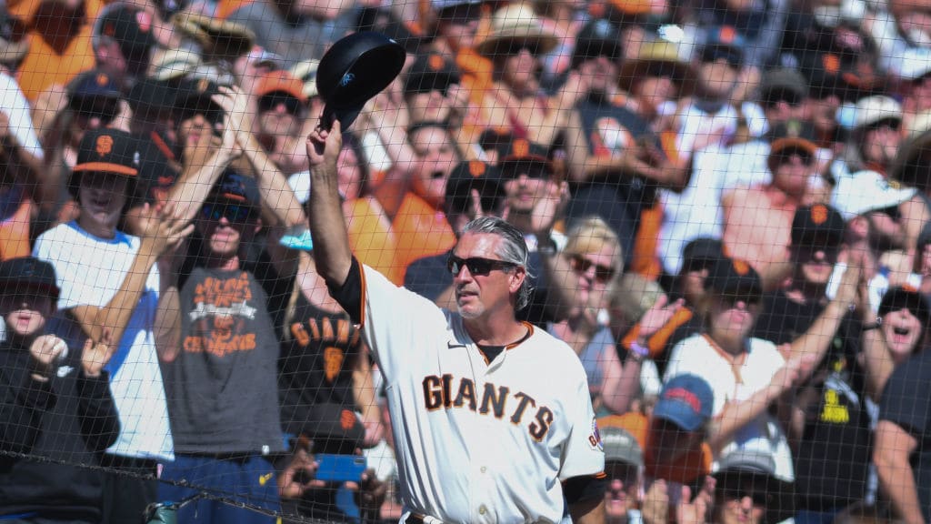 SF Giants reportedly interview Hallberg for open manager position