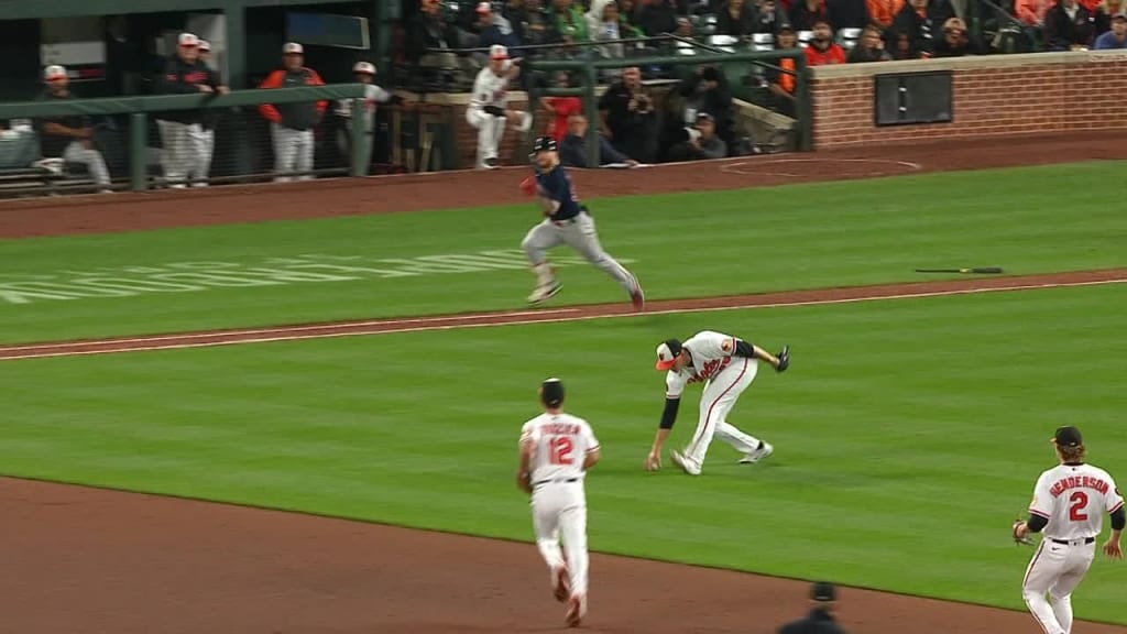 Video: Can-Am League pitcher sparks incredible baseball brawl