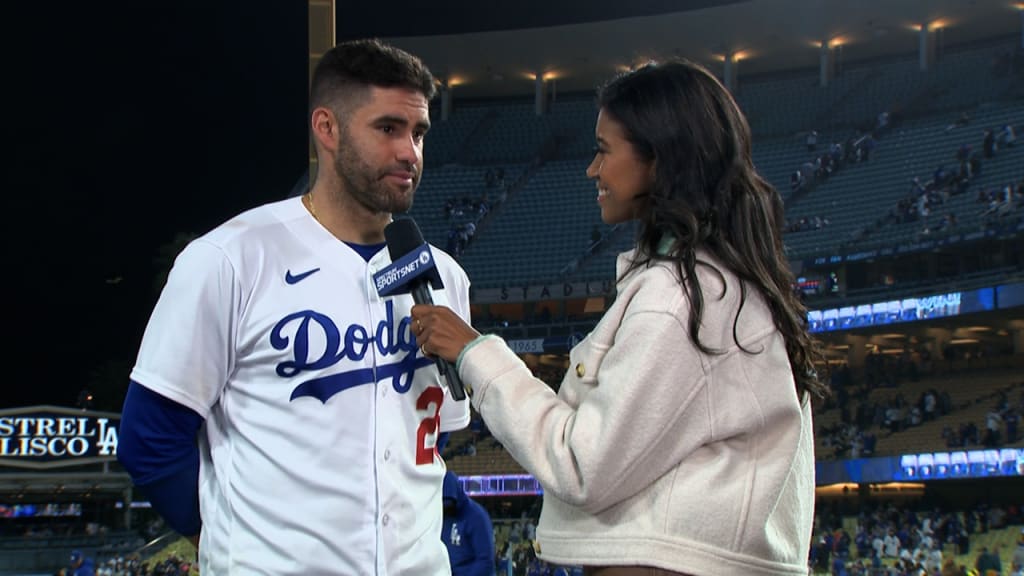 Clayton Kershaw gets 200th career win