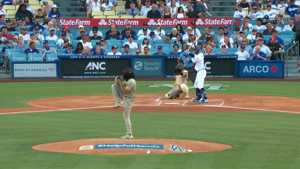 Sean Manaea fans Chris Taylor